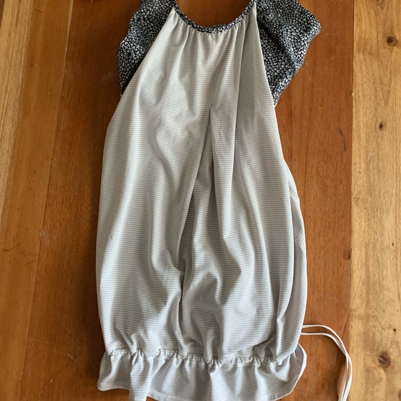 Lululemon tank top size 4 - Picture 2 of 11
